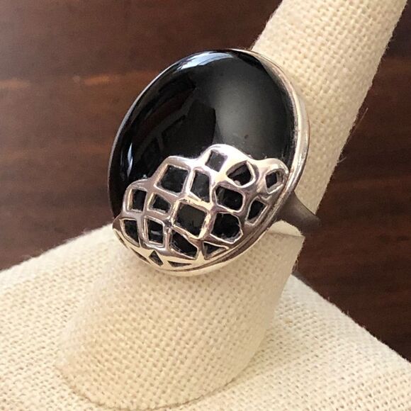 Vintage Black Onyx Cabochon Sterling Silver Cutout Cocktail Ring Sz 8 - Picture 1 of 8
